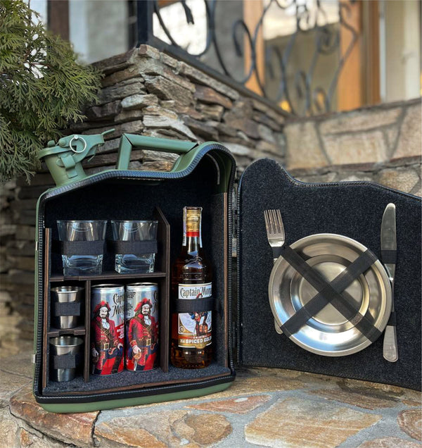 Personal Jerry can mini bar 10L with vodka shot glasses